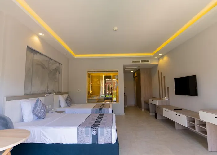 Aladdin Beach - Families And Couples Only